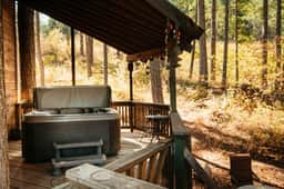 Tree House Tranquil-A-Tree Romantic Escape