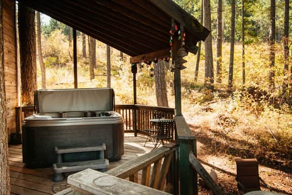 Tree House Tranquil-A-Tree Romantic Escape